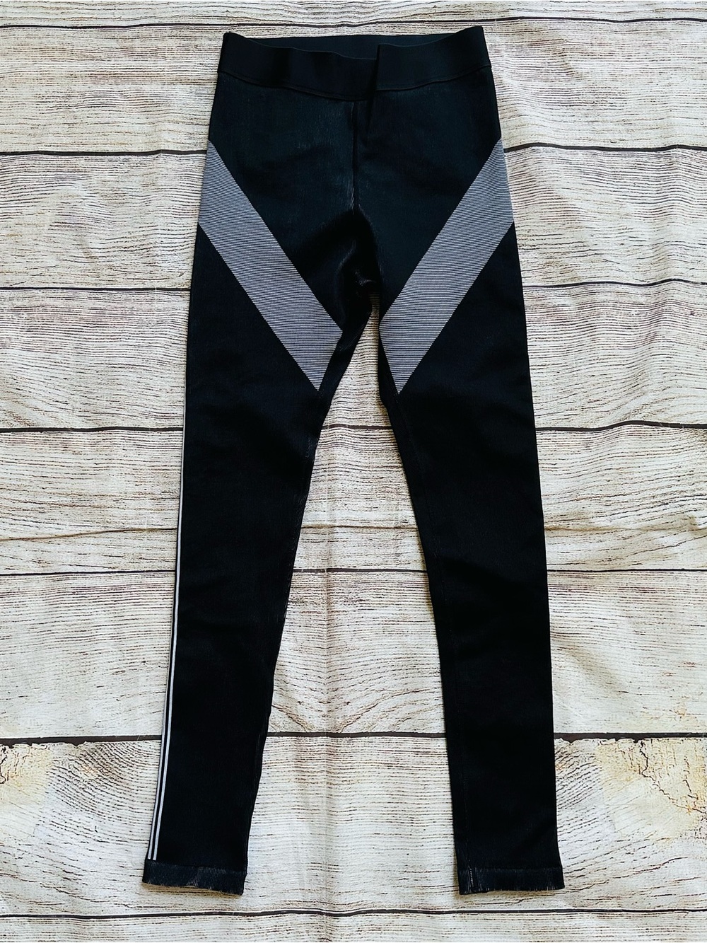 NWT Fabletics Black White Striped Ultra High Waisted Sprint Leggings Ladies S